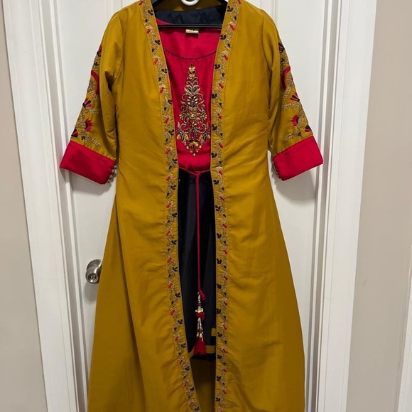 3pc designer Lehenga with long jacket/ Navy Blue and yellow/ chaniya choli - Picture 5 of 13